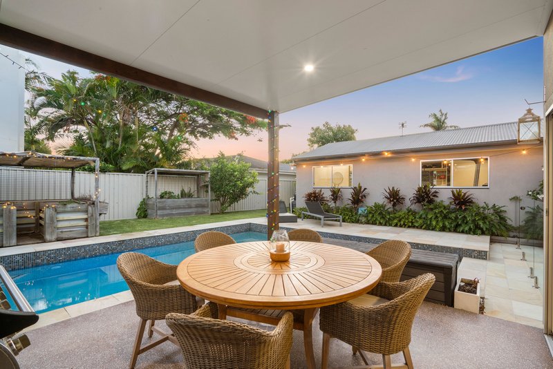 Photo - 14 Kingfisher Crescent, Burleigh Waters QLD 4220 - Image 7