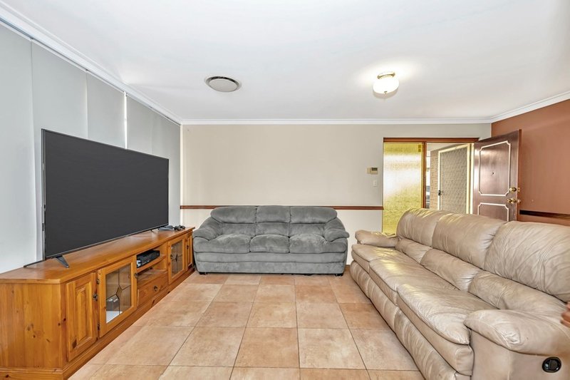 Photo - 14 Kingsbridge Road, Warnbro WA 6169 - Image 16