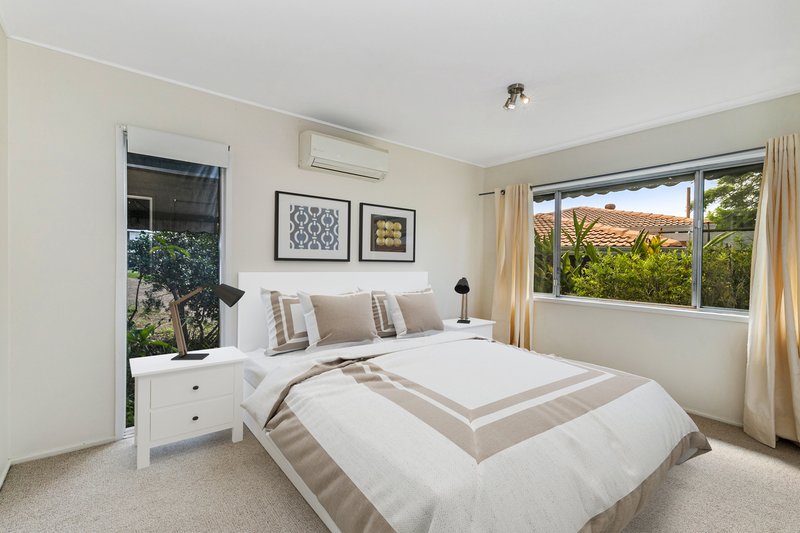 Photo - 14 Kowhai Street, Kenmore QLD 4069 - Image 5