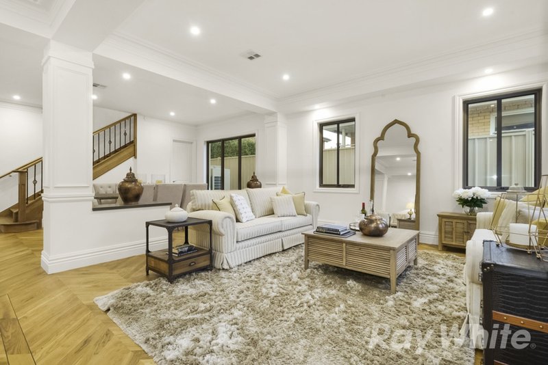 Photo - 14 Kuebler Street, Glen Waverley VIC 3150 - Image 3