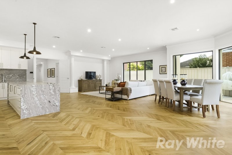 Photo - 14 Kuebler Street, Glen Waverley VIC 3150 - Image 6