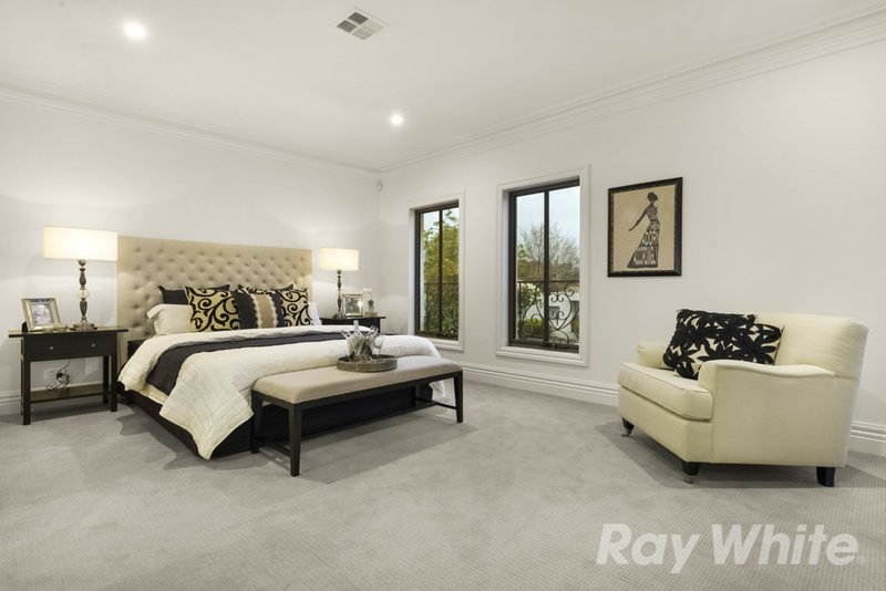 Photo - 14 Kuebler Street, Glen Waverley VIC 3150 - Image 12