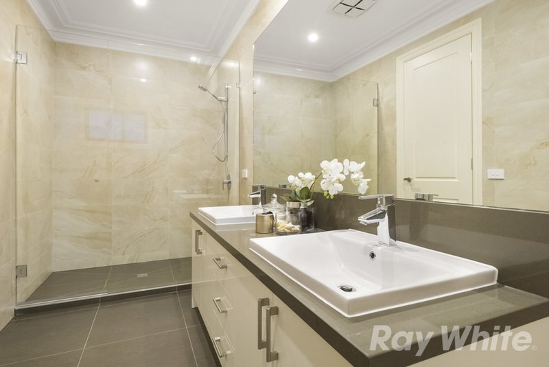 Photo - 14 Kuebler Street, Glen Waverley VIC 3150 - Image 13