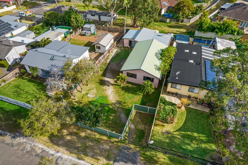 Photo - 14 Laelana Avenue, Budgewoi NSW 2262 - Image 3