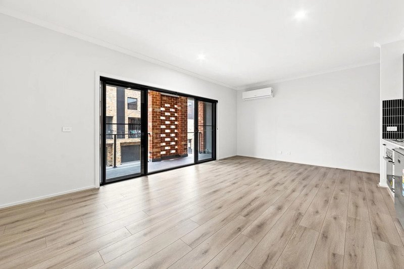 Photo - 14 Laidlaw Avenue, Broadmeadows VIC 3047 - Image 3