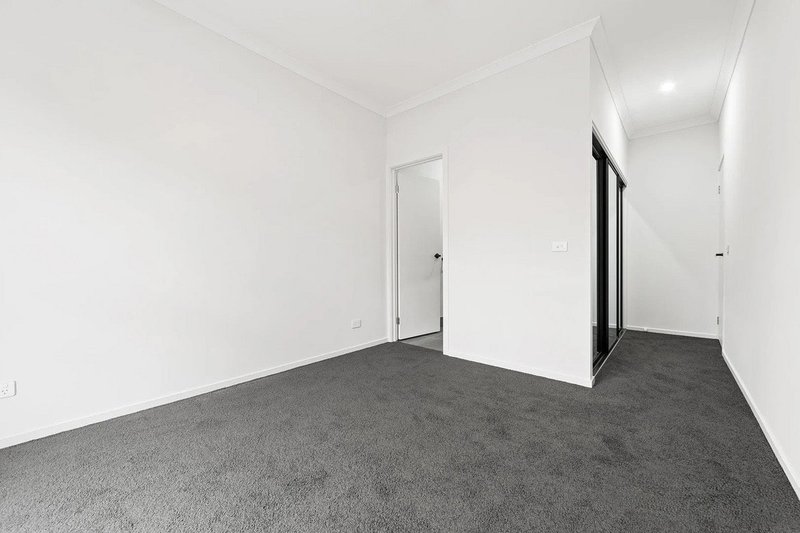 Photo - 14 Laidlaw Avenue, Broadmeadows VIC 3047 - Image 7