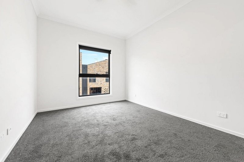 Photo - 14 Laidlaw Avenue, Broadmeadows VIC 3047 - Image 9