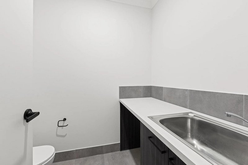 Photo - 14 Laidlaw Avenue, Broadmeadows VIC 3047 - Image 11