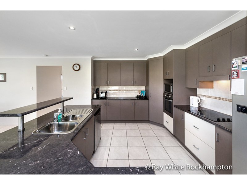 Photo - 14 Laird Avenue, Norman Gardens QLD 4701 - Image 3