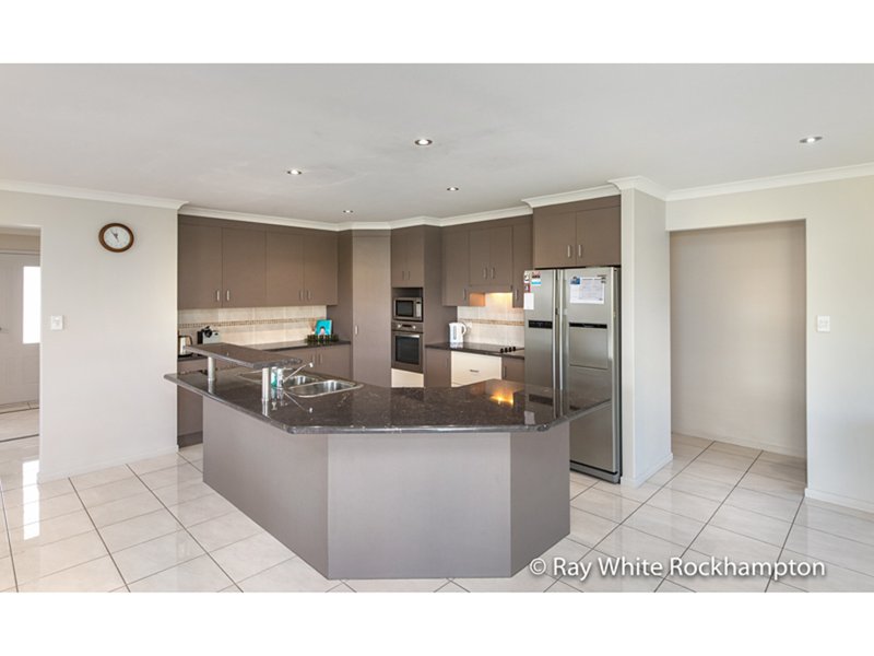 Photo - 14 Laird Avenue, Norman Gardens QLD 4701 - Image 9
