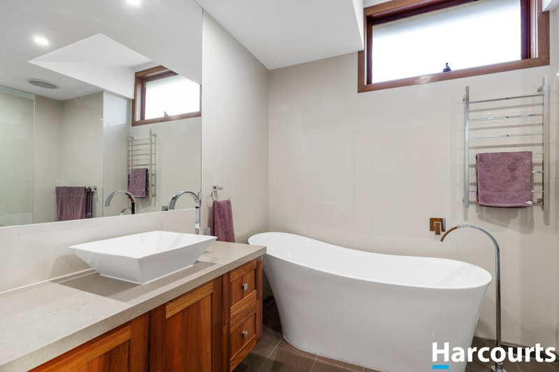 Photo - 14 Lakeside Boulevard, Rowville VIC 3178 - Image 8