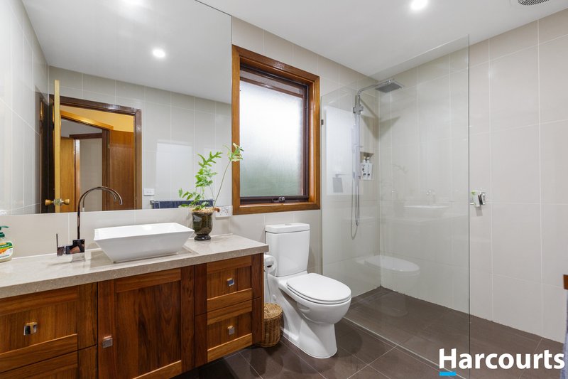 Photo - 14 Lakeside Boulevard, Rowville VIC 3178 - Image 11