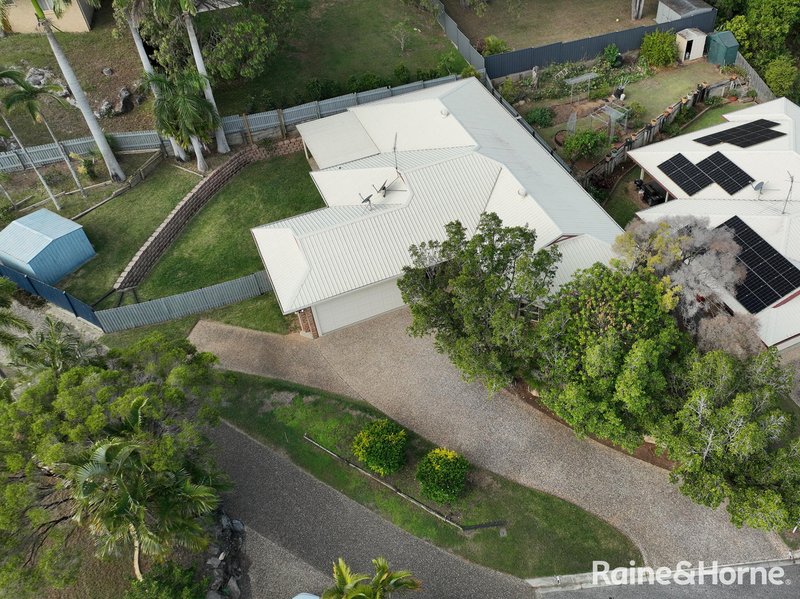 14 Lakeside Place, Clinton QLD 4680