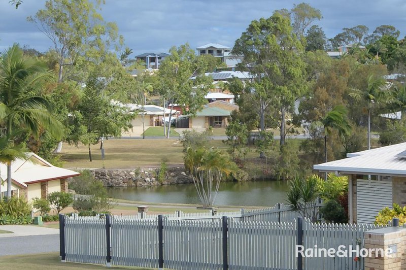 Photo - 14 Lakeside Place, Clinton QLD 4680 - Image 5