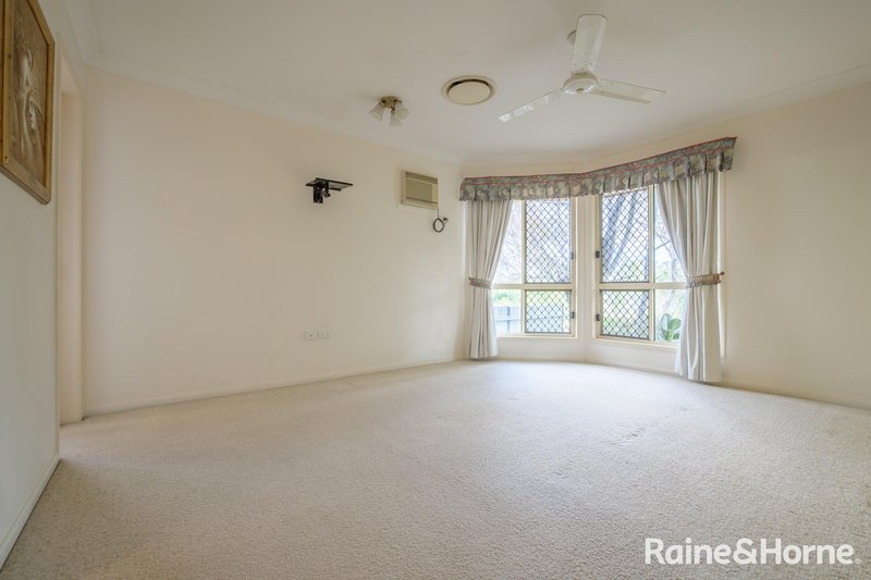 Photo - 14 Lakeside Place, Clinton QLD 4680 - Image 14