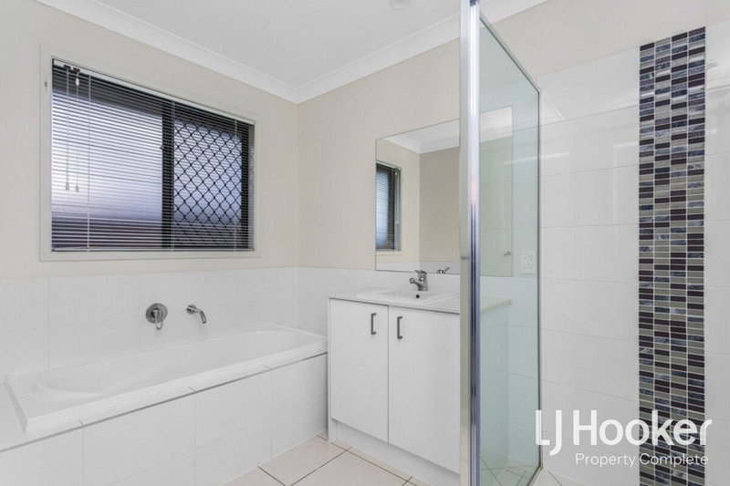Photo - 14 Lambent Street, Yarrabilba QLD 4207 - Image 10