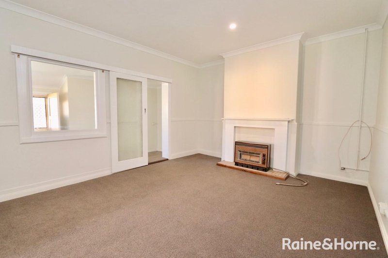 Photo - 14 Lambert Street, Bathurst NSW 2795 - Image 4