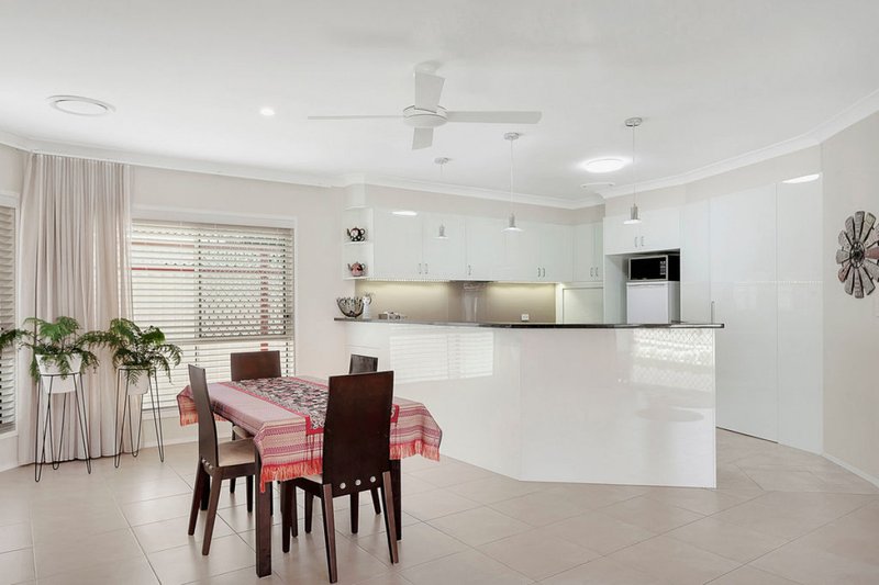 Photo - 14 Lanai Drive, Burleigh Waters QLD 4220 - Image 7