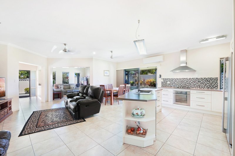 Photo - 14 Lancelot Crescent, Ormeau QLD 4208 - Image 6