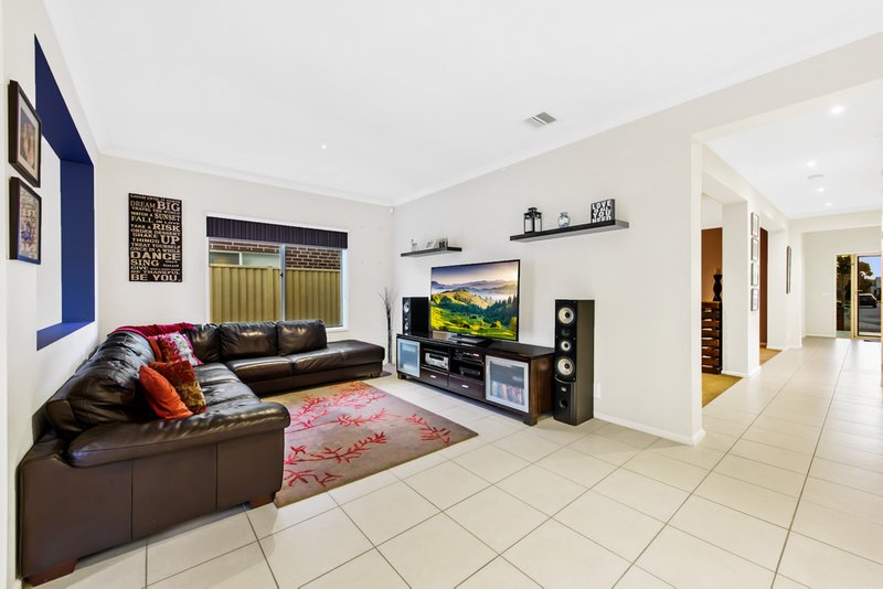 Photo - 14 Landcox Way, Caroline Springs VIC 3023 - Image 7