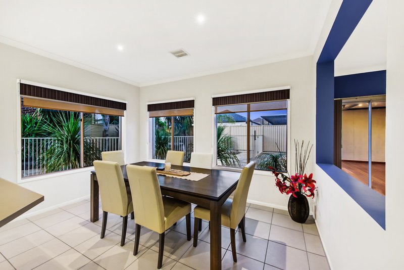 Photo - 14 Landcox Way, Caroline Springs VIC 3023 - Image 9