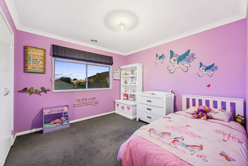 Photo - 14 Landcox Way, Caroline Springs VIC 3023 - Image 13