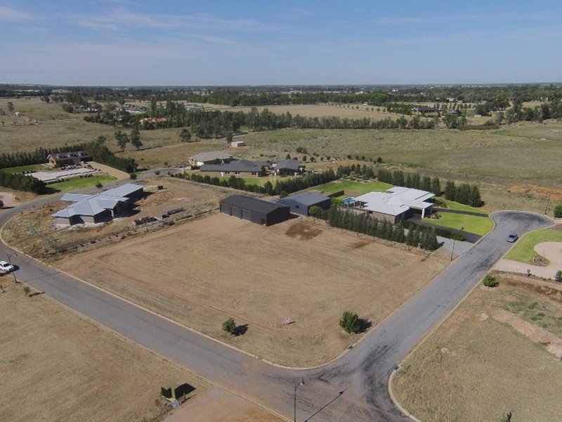 Photo - 14 Lansdowne Road, Leeton NSW 2705 - Image 2