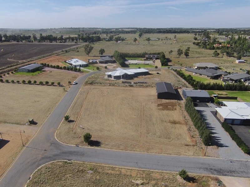 Photo - 14 Lansdowne Road, Leeton NSW 2705 - Image 5