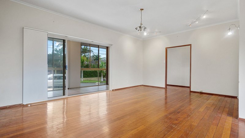 Photo - 14 Lauretta Avenue, Springwood QLD 4127 - Image 4