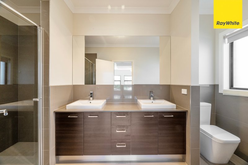 Photo - 14 Leyana Crescent, Brookfield VIC 3338 - Image 3