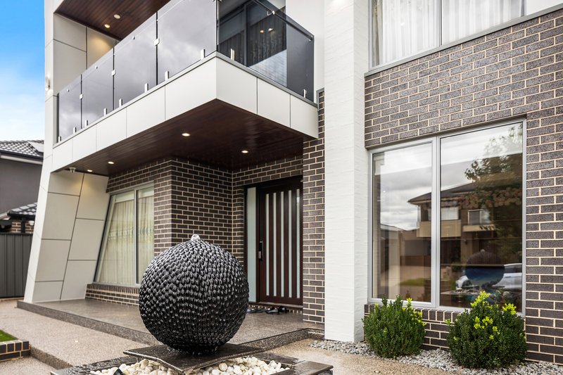 Photo - 14 Liewah Circuit, Craigieburn VIC 3064 - Image 2