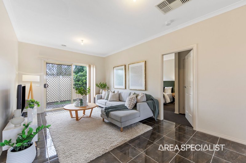 Photo - 1/4 Lima Place, Pakenham VIC 3810 - Image 3