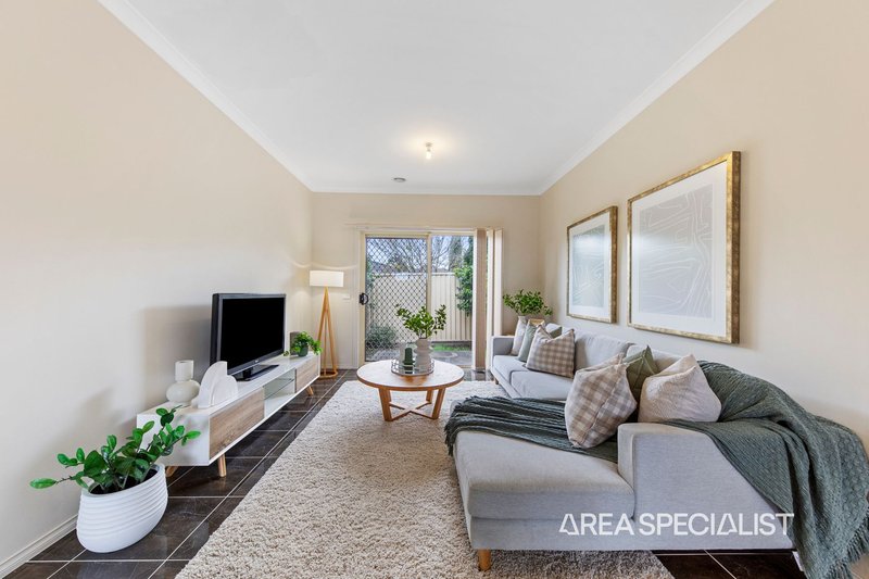 Photo - 1/4 Lima Place, Pakenham VIC 3810 - Image 4