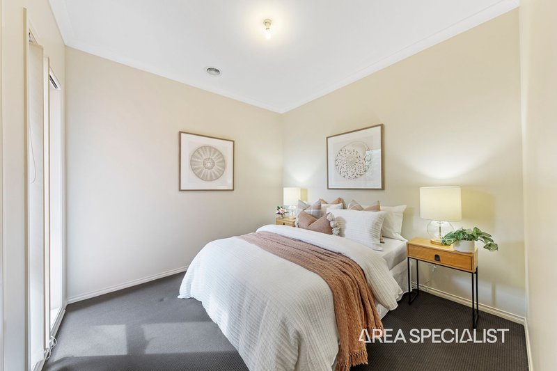 Photo - 1/4 Lima Place, Pakenham VIC 3810 - Image 6