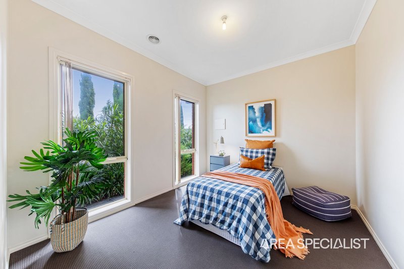 Photo - 1/4 Lima Place, Pakenham VIC 3810 - Image 7