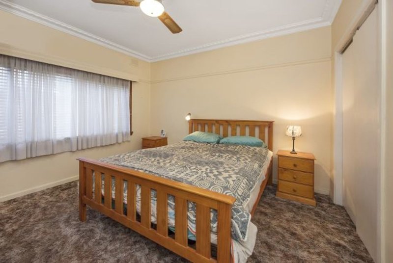 Photo - 14 Lindenow Street, Reservoir VIC 3073 - Image 6