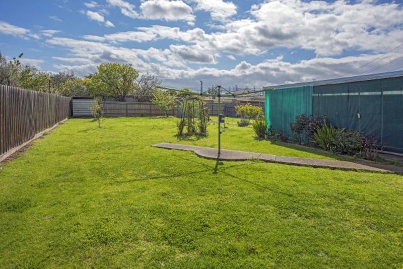 Photo - 14 Lindenow Street, Reservoir VIC 3073 - Image 9