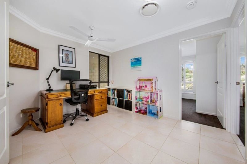 Photo - 14 Lingwoodock Place, Glen Eden QLD 4680 - Image 8