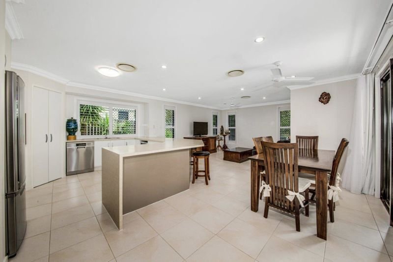 Photo - 14 Lingwoodock Place, Glen Eden QLD 4680 - Image 15