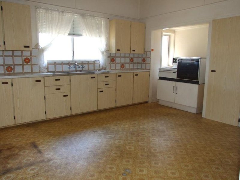 Photo - 14 Little Bramston Street, Gladstone Central QLD 4680 - Image 3