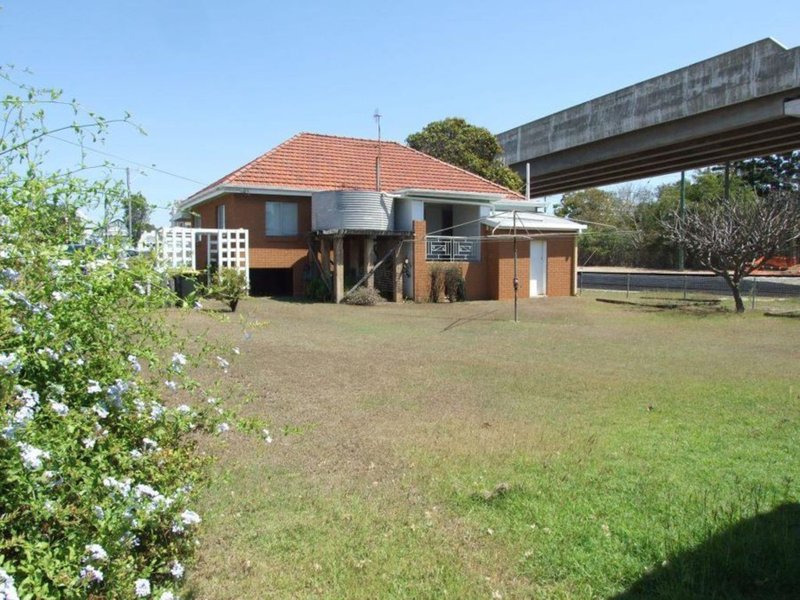 Photo - 14 Little Bramston Street, Gladstone Central QLD 4680 - Image 5