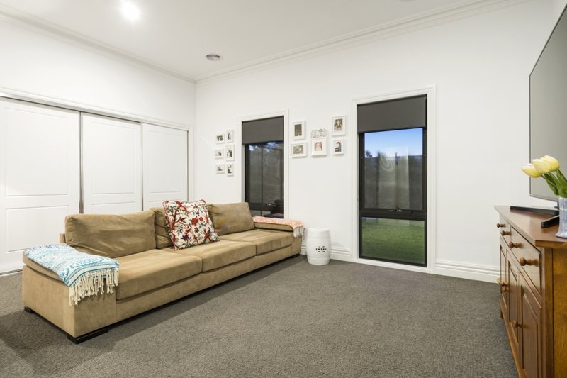 Photo - 14 Little John Court, Werribee VIC 3030 - Image 26