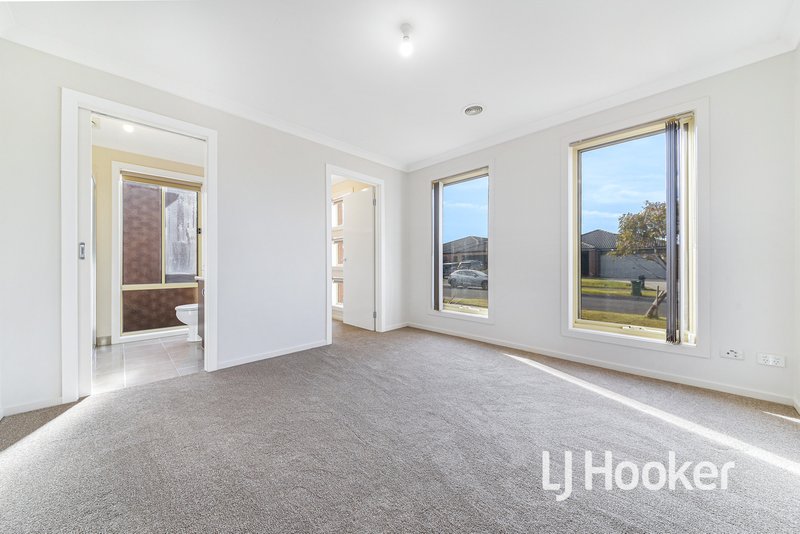 Photo - 14 Lobelia Street, Pakenham VIC 3810 - Image 2