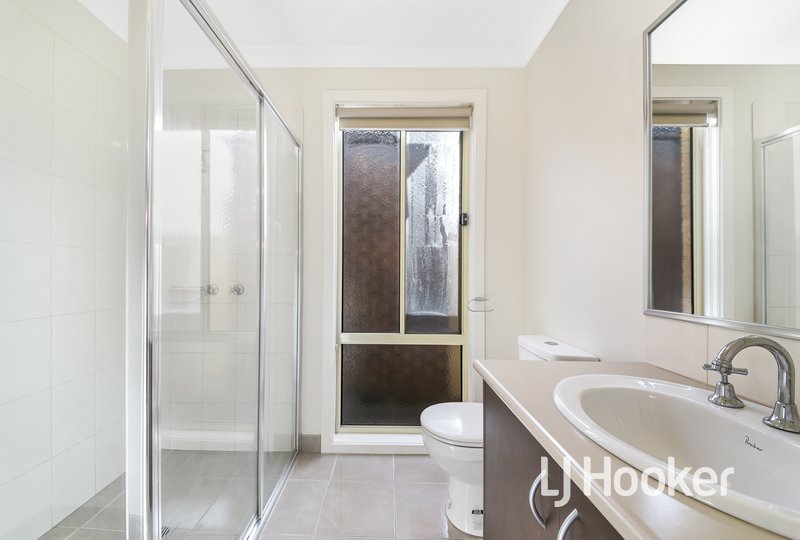 Photo - 14 Lobelia Street, Pakenham VIC 3810 - Image 3