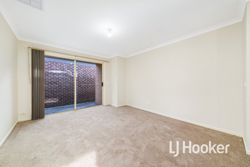 Photo - 14 Lobelia Street, Pakenham VIC 3810 - Image 5