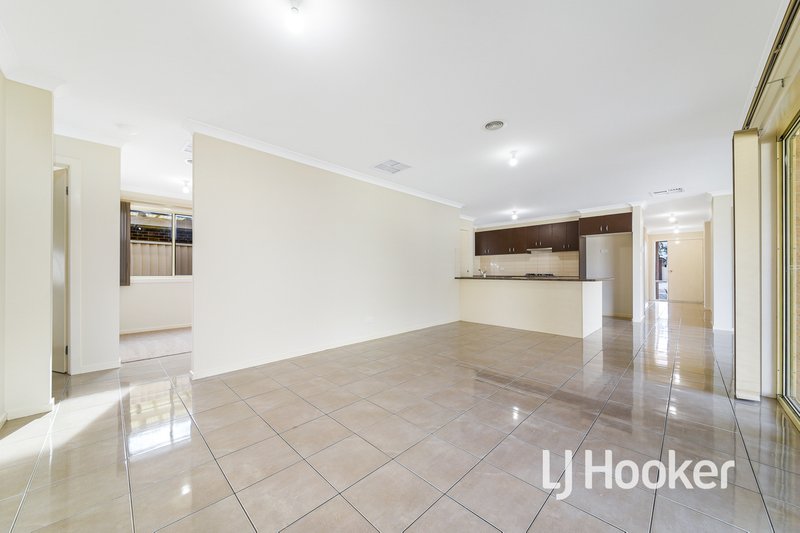 Photo - 14 Lobelia Street, Pakenham VIC 3810 - Image 6