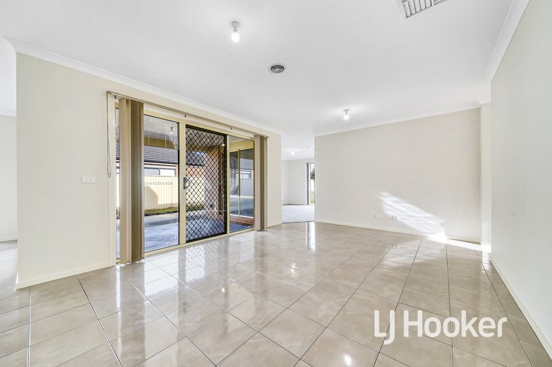 Photo - 14 Lobelia Street, Pakenham VIC 3810 - Image 7