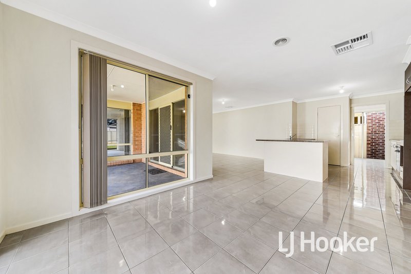 Photo - 14 Lobelia Street, Pakenham VIC 3810 - Image 8