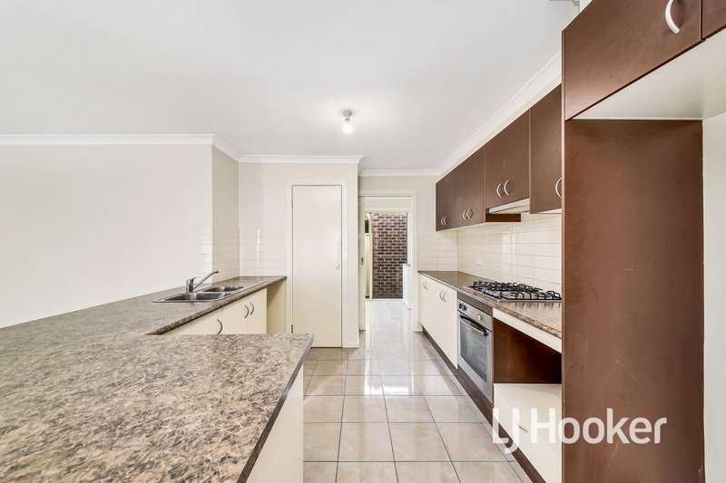 Photo - 14 Lobelia Street, Pakenham VIC 3810 - Image 9