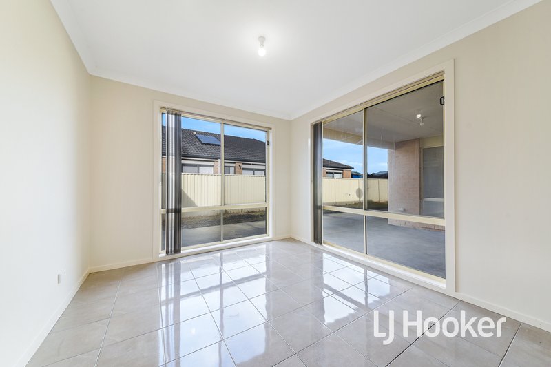 Photo - 14 Lobelia Street, Pakenham VIC 3810 - Image 12